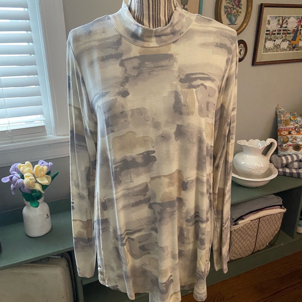 Sport Savvy long sleeve mock neck printed top